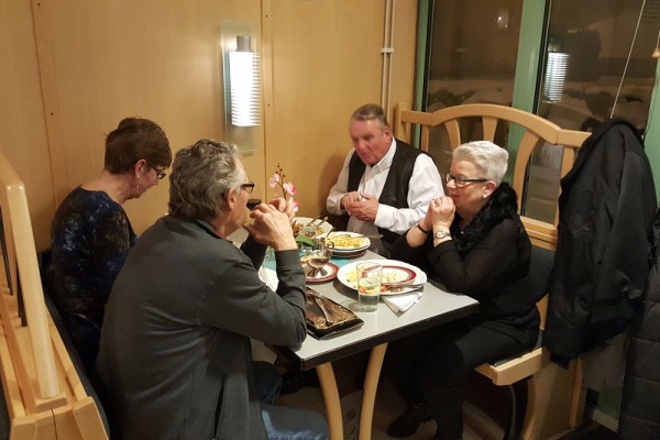 Här är det Tommy som håller låda…..