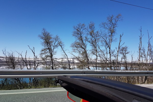 Så häftigt att åka nedcabbat bland fjälls.