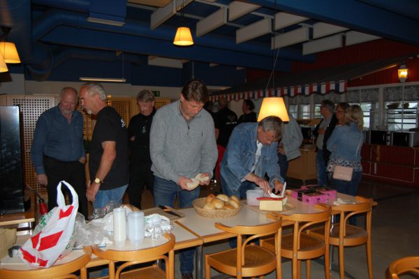 Efter en biltur smakar det gott med kaffe o fralla