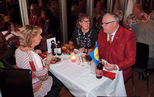 Vi också.