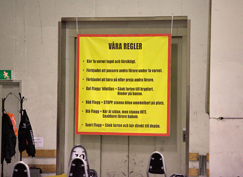 Visa regler att följa.