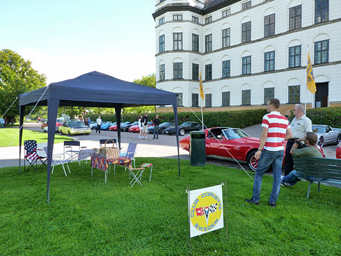 Ett partytält att samlas kring.