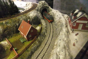 Tunneltåg inomhus.