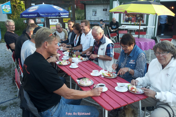 Fika med Räksmörgås och Landgång.