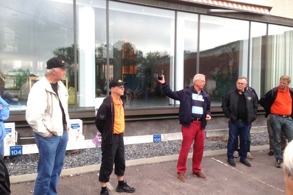 Stig Lundh på JP Johanssons museum hälsar välkommen.