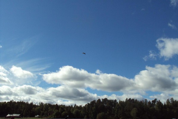 Flyguppvisning med Sukhoi.