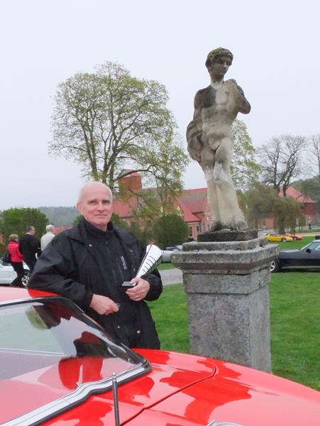 Finaste bil Corvette –64. Kent Gustafsson med vinnarpokalen.