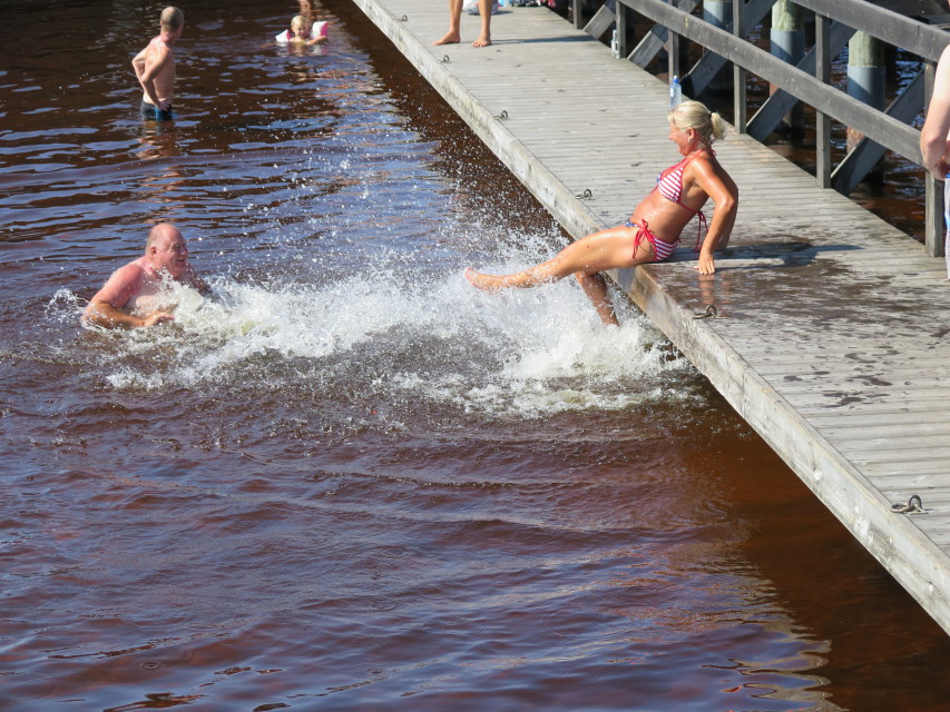 29/7, Siljan förvandlades till en plaskdamm och åldern på badarna sjönk till 11½ år.