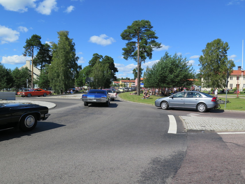 31/7, Redan på eftermiddagen samlades det mycket folk inför kvällens cruising.