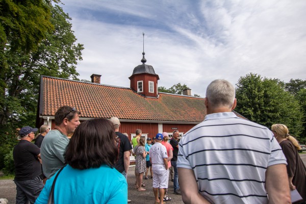 I bakgrunden 'Tingshuset'