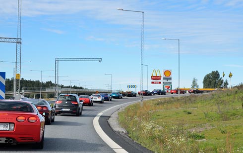 I Botkyrka körde vi av E4an och in på Riksettan. Det blev som synes köbildning 
inför vänstersvängen längre fram.