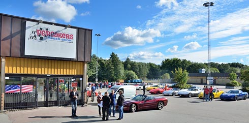 Hos Persåkers fanns det hur mycket plats som hest att parkera på, 
vi fyllde inte upp 25% av parkeringsplatsen ens.