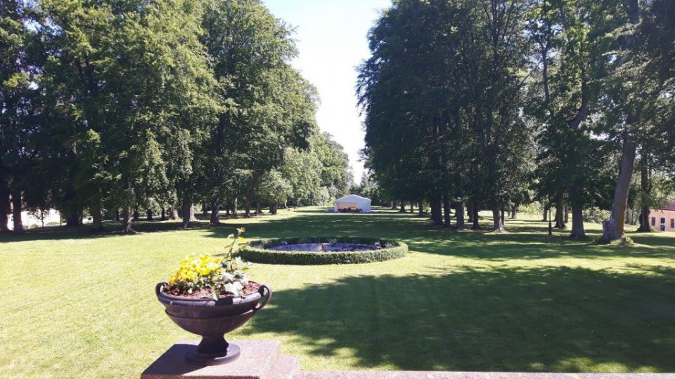 Den fina slotts parken