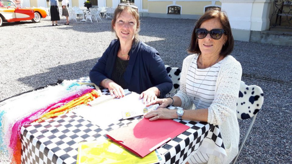 Ingrid och Siw skötte incheckningen