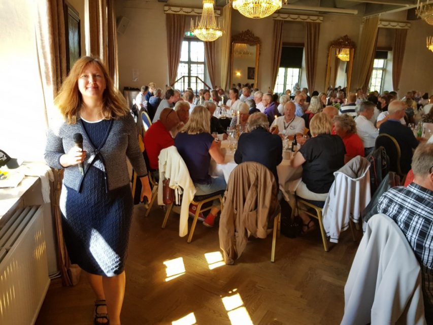 Slottsfrun ger liten kort tillbakablick på Sundbyholms historia till kaffet